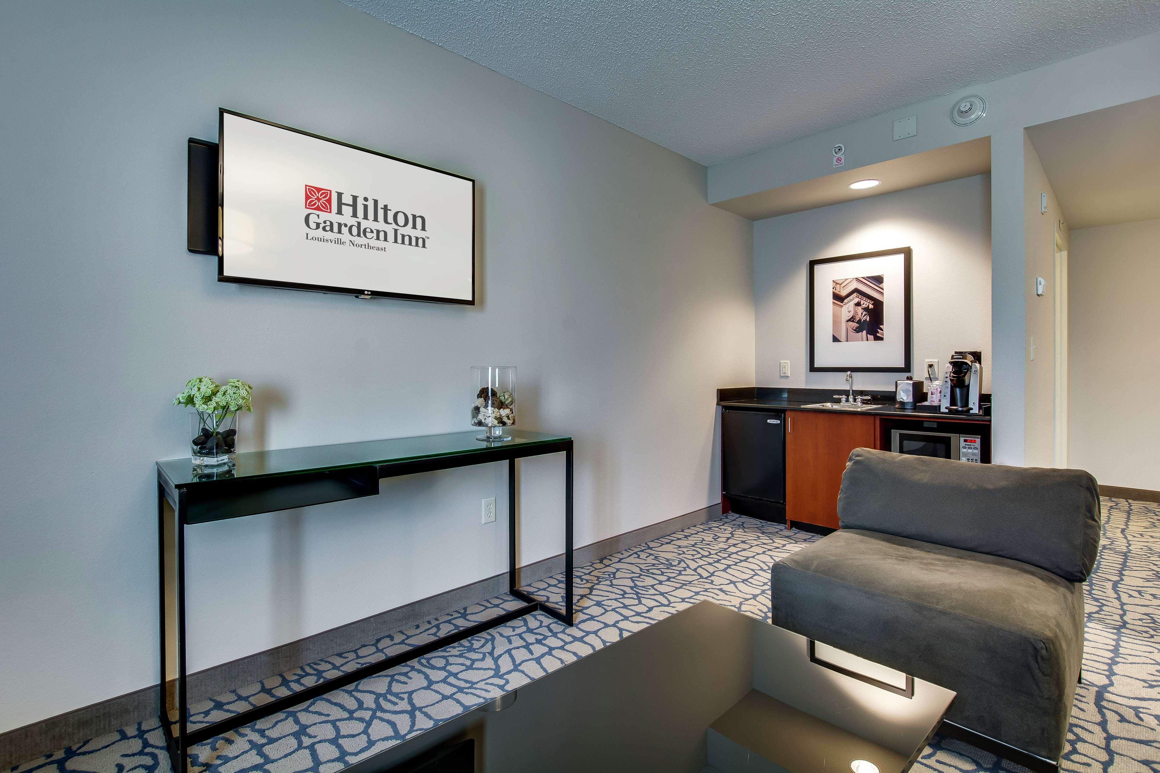 Hilton Garden Inn Louisville-Northeast Esterno foto