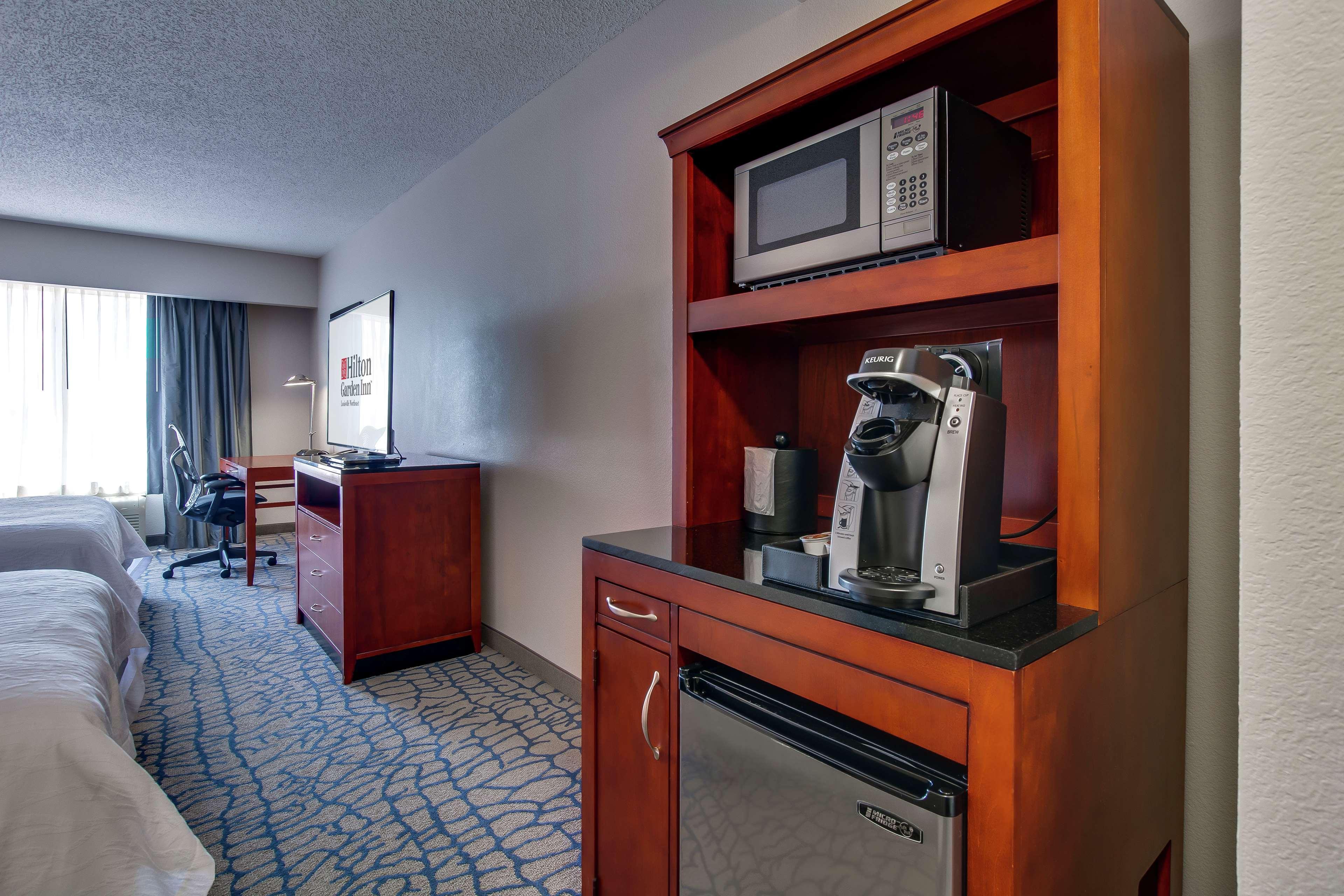 Hilton Garden Inn Louisville-Northeast Esterno foto
