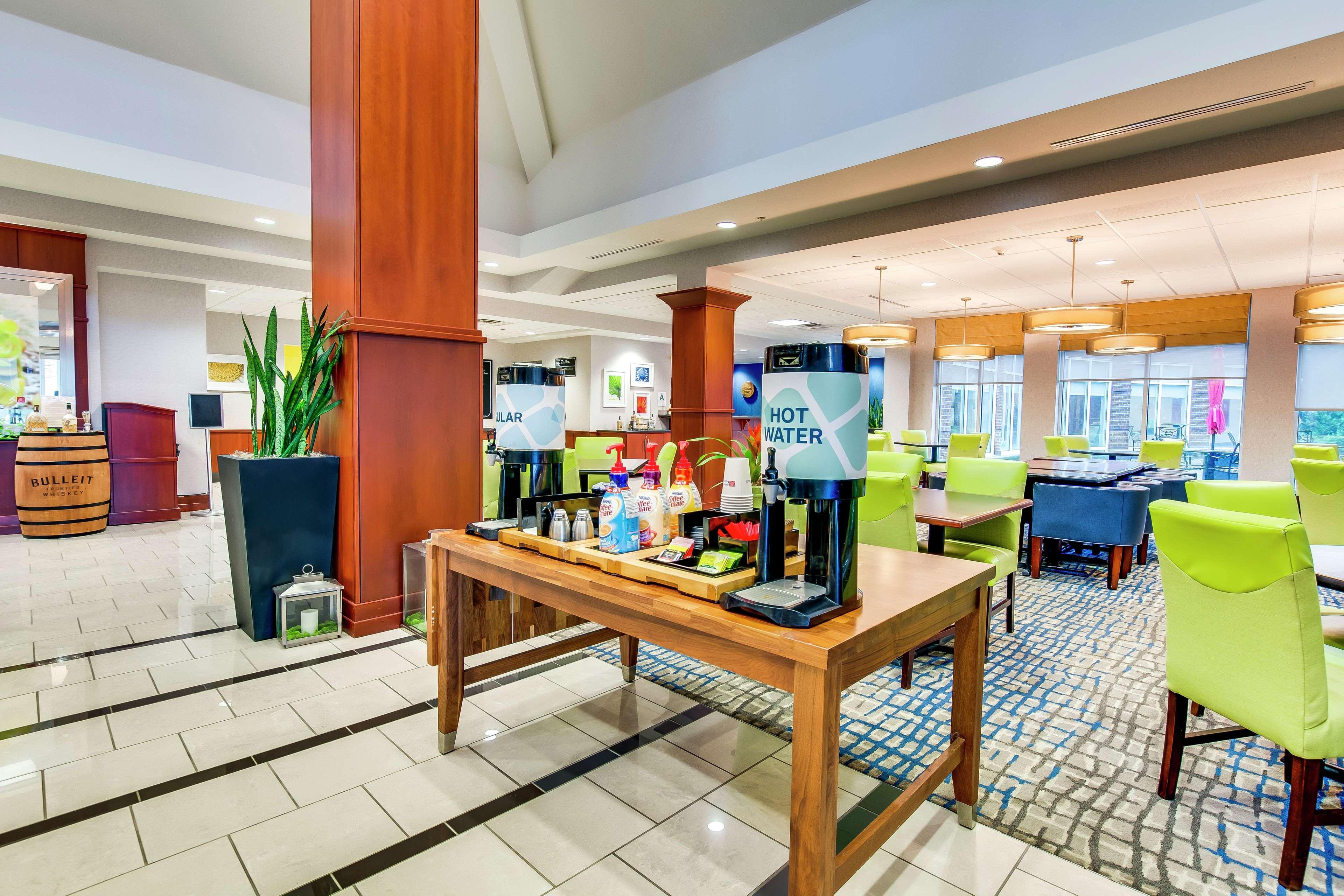 Hilton Garden Inn Louisville-Northeast Esterno foto