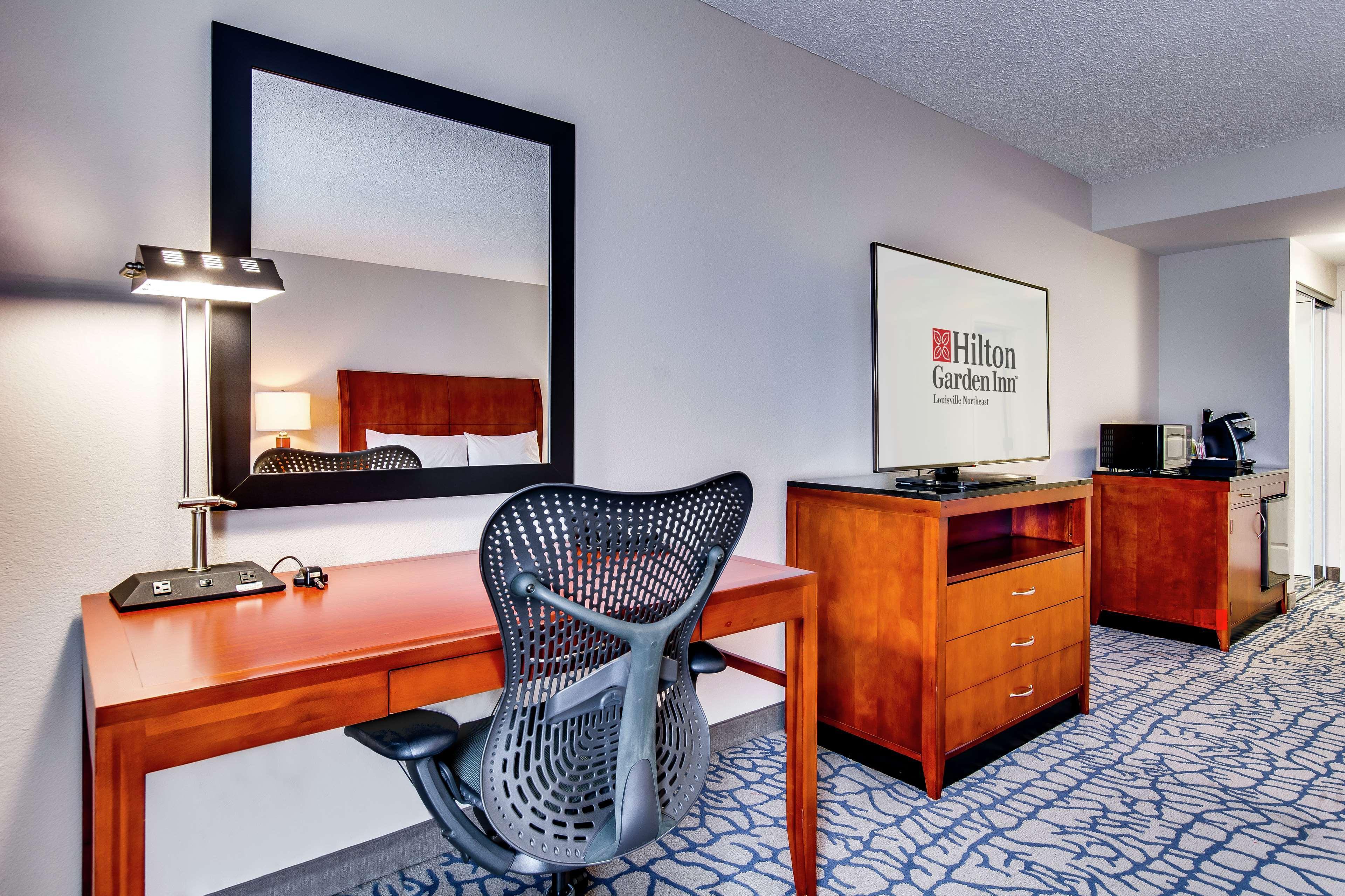 Hilton Garden Inn Louisville-Northeast Esterno foto