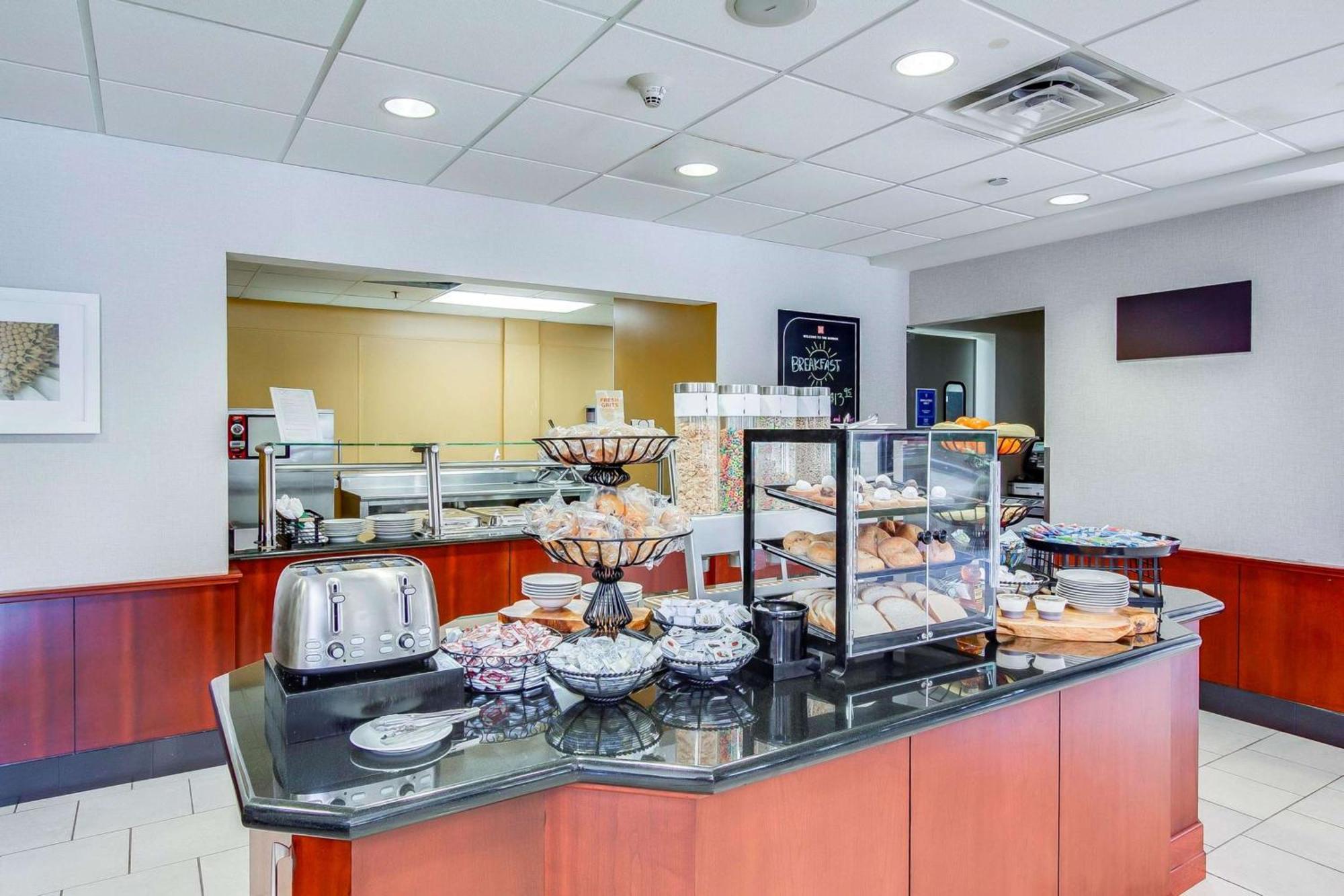 Hilton Garden Inn Louisville-Northeast Esterno foto
